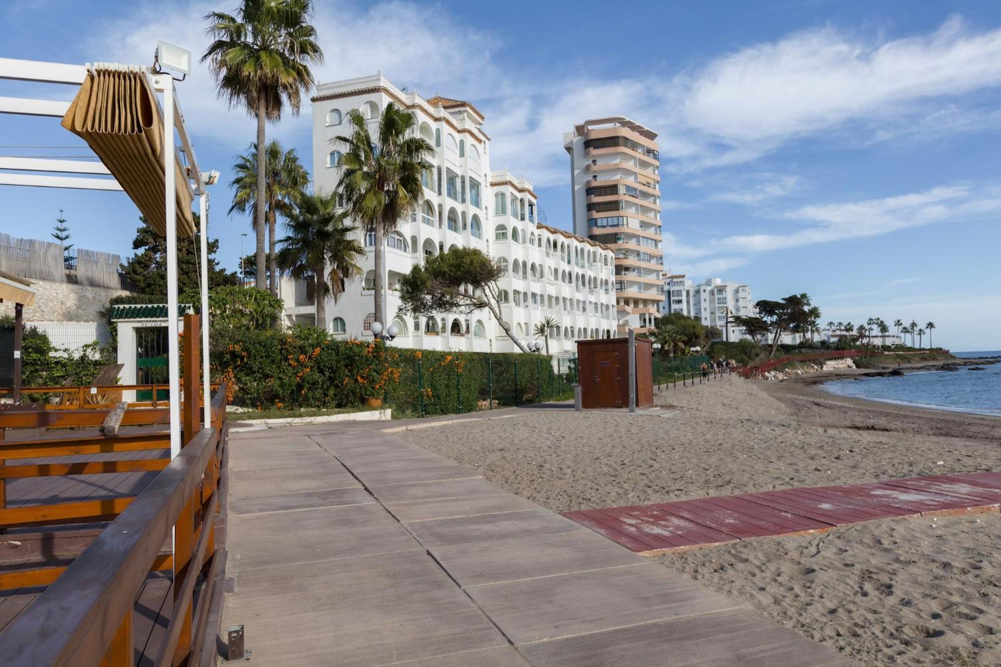 Апартаменти Oceanfront Міхас Екстер'єр фото