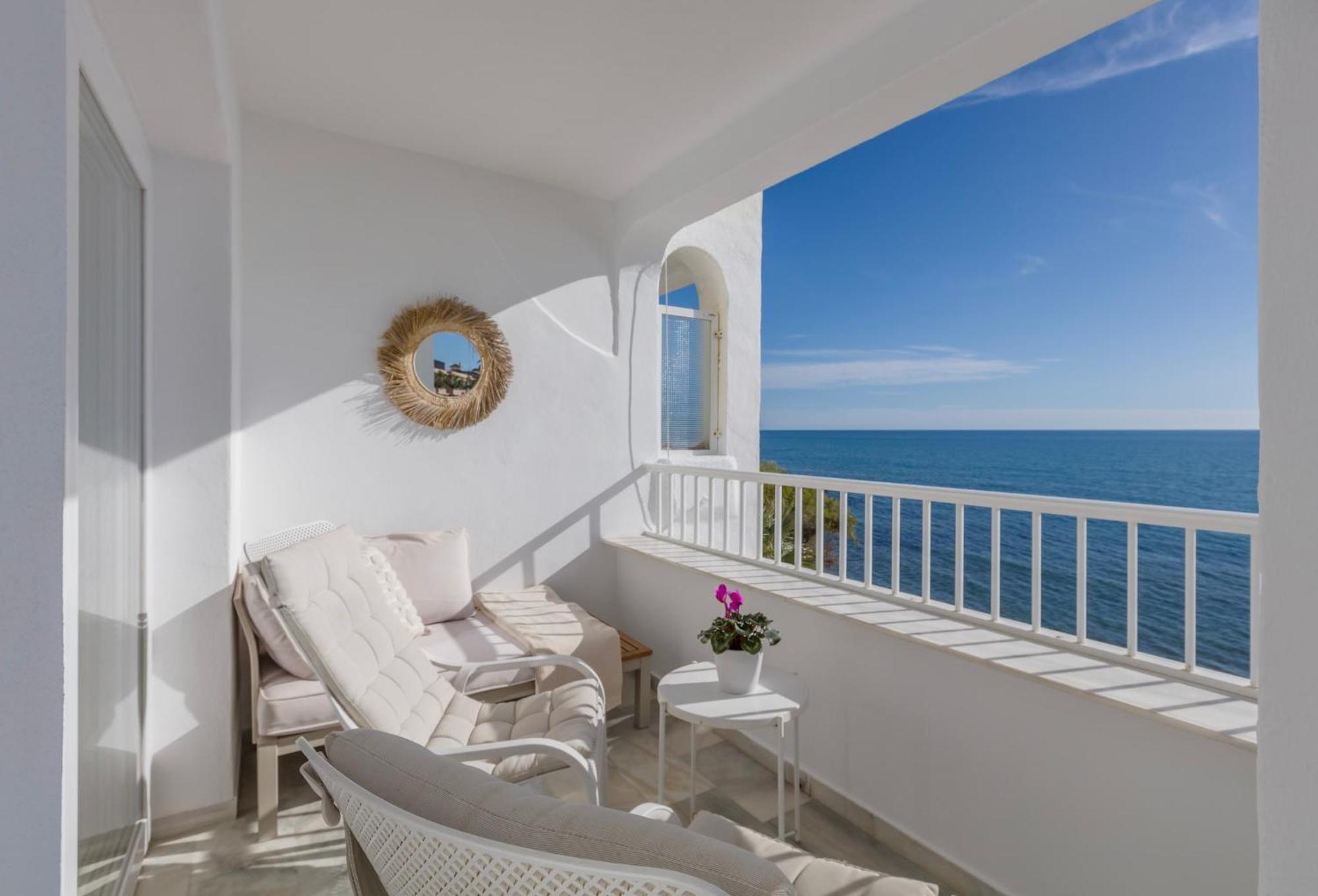 Апартаменти Oceanfront Міхас Екстер'єр фото